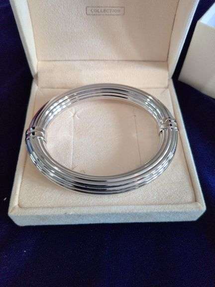 Silver Oval Hinged Bangle Bracelet image