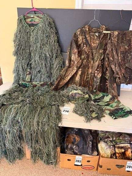 Camo Hunting Clothes image