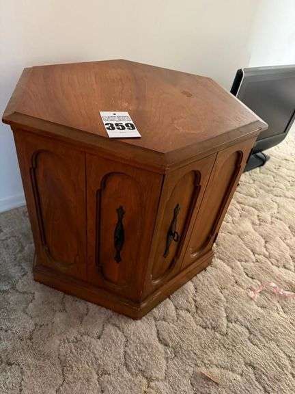 Hexagon Table/Chest With Door image