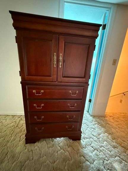 Entertainment Center/Chest image