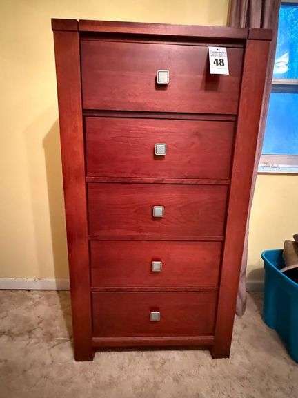 Vaughn Bassett 5-drawer Chest image