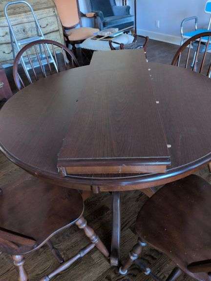 41.5” Round Table with 4 Chairs and 12" Leaf image