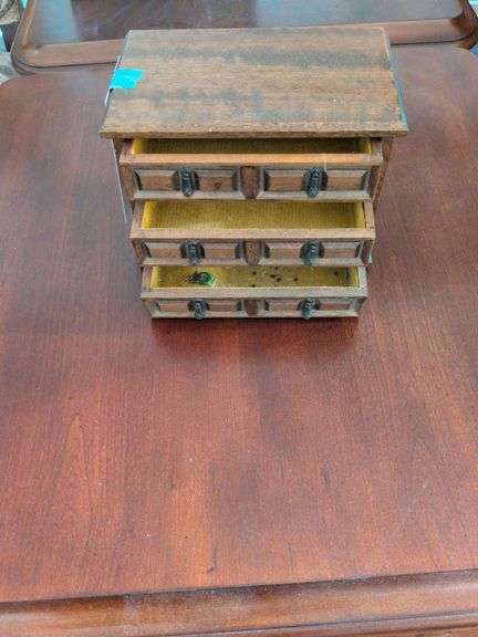 8.5 x 5 Jewelry Box image