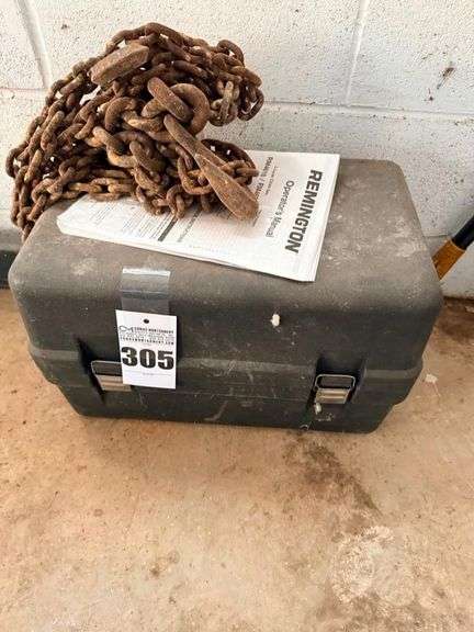 Remington 2-cycle chainsaw, RM 4618 and logging chain image