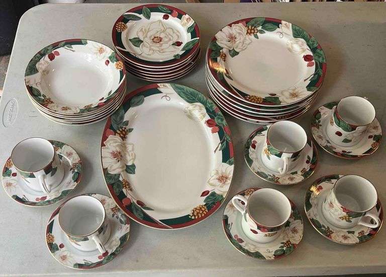 Service for 6 Tienshan - Magnolia Christmas Fine China image