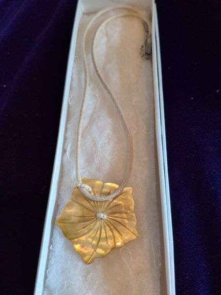 Carved Mother-of-Pearls Flower Pendant Necklace . image