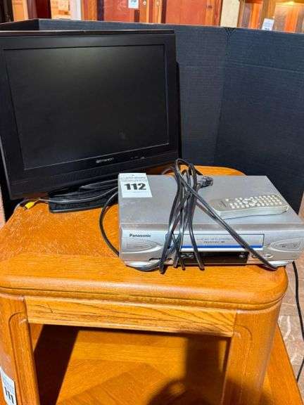 TV/DVD player and VHS player image