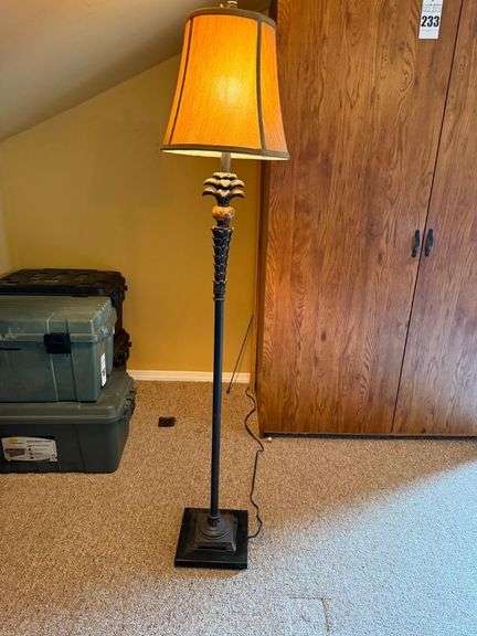Floor Lamp image