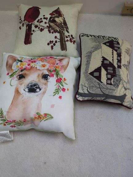 3 Christmas Pillows image