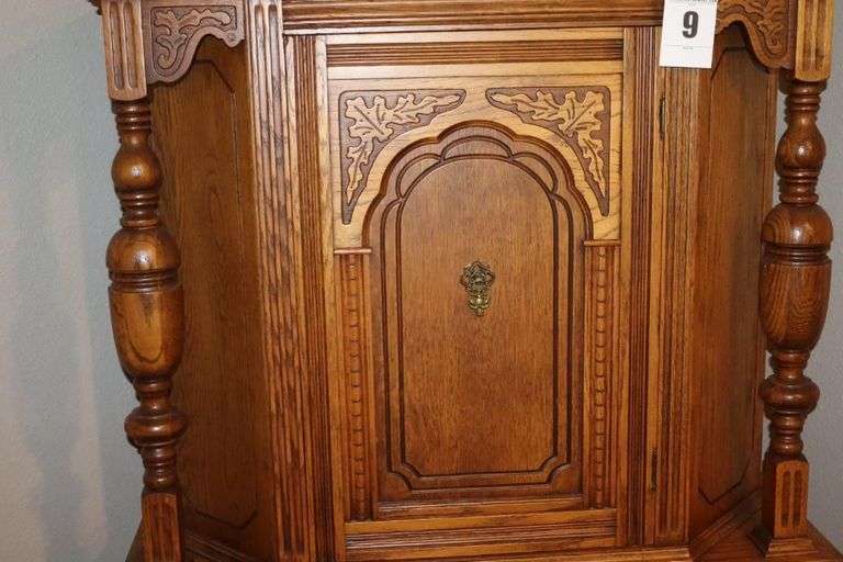Antique Jacobean Style Carved Hutch/China Cabinet with drawer and inside storage     62.5"x38.25"x17"                 **Buyer bring help to remove