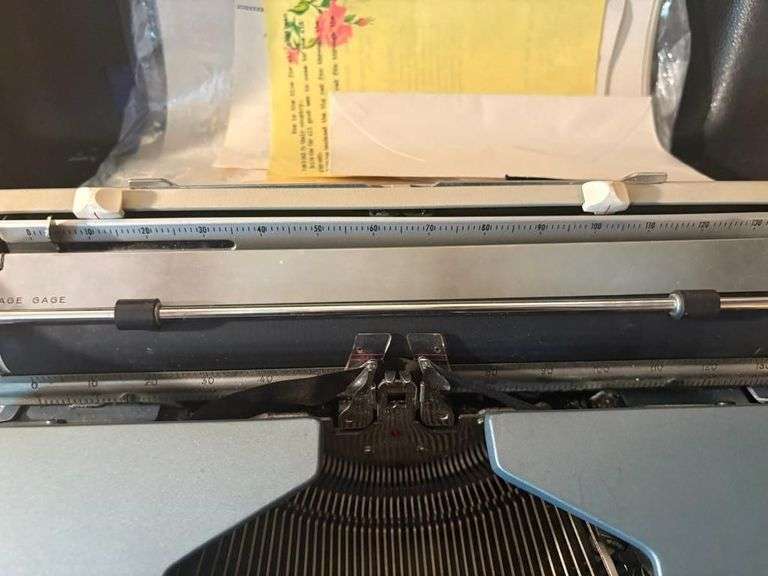SCM Smith Corona Galaxie Deluxe Typewriter with Case