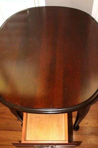 Wood Queen Anne Style End Table with drawer      21.5"x24"x27"                      **Matches Lot #14