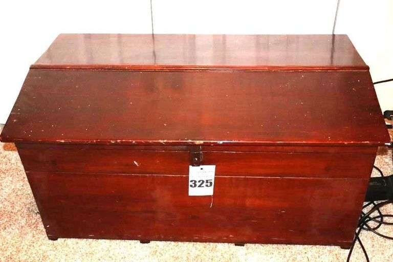 Vintage Solid Wood Cedar Chest with Inside storage  18"x36.5"x19" image
