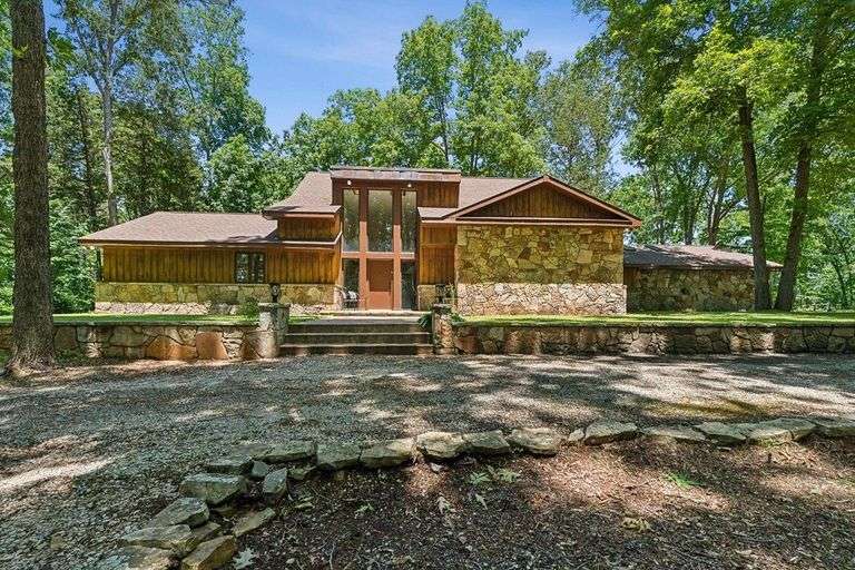 Tract 4: House and Building on 17.7+/- Acres - THIS TRACT IS SELLING IN WHOLE DOLLARS