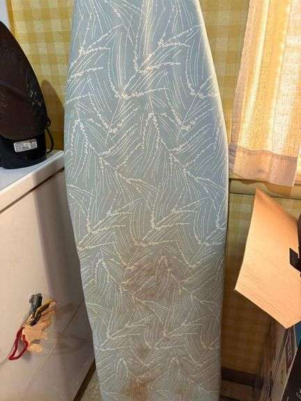 Sunbeam Steam Iron and Ironing Board