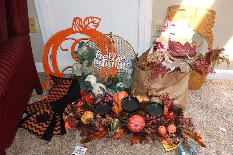 Variety of Fall Decorative Items -displays, wall décor, hangers etc.