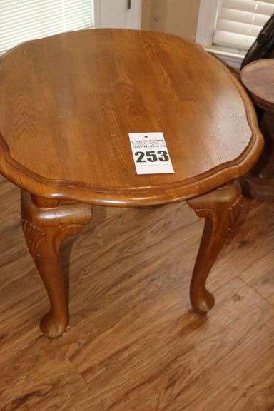 Wood End Table with Queen Ann Style carved legs    20"x22"x20"                     *Matches style on Lots #252 & #314