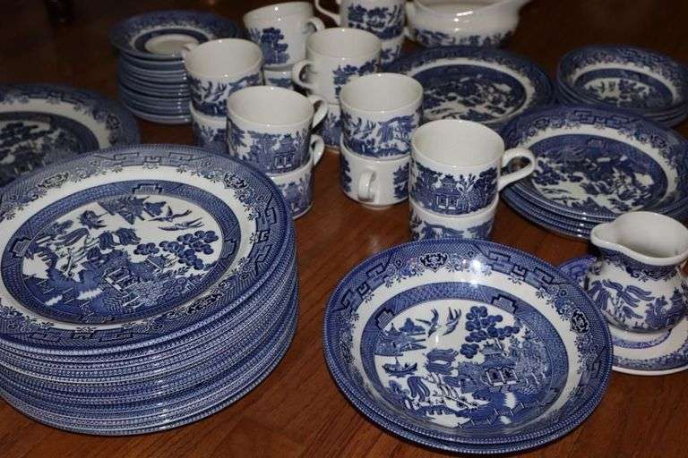 Churchill Staffordshire England "Blue Willow" design: 14 dinner plates, 5 salad bowls, 5 dessert bowls, 6 dessert plates, 14 cups, 15 saucers,2 serving bowls, platter, gravy creamer with plate
