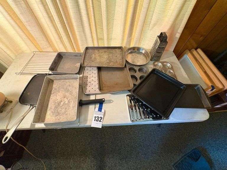 Lot of Assorted Baking Pans and Kitchen Items