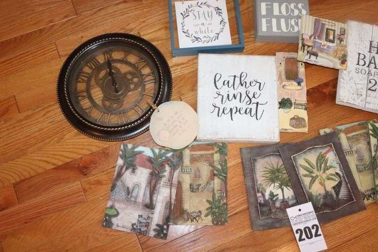 Variety of wall art Décor items: Ceramic, Canvas & wall clock etc.