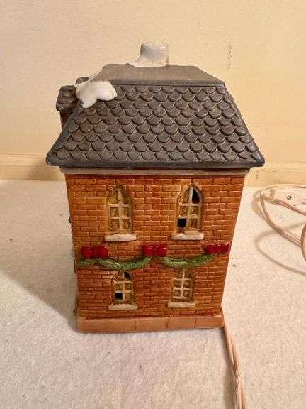 Ceramic Light Up Inn House Decoration
