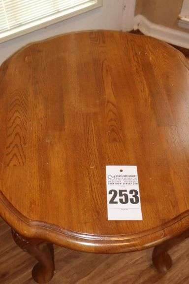 Wood End Table with Queen Ann Style carved legs    20"x22"x20"                     *Matches style on Lots #252 & #314