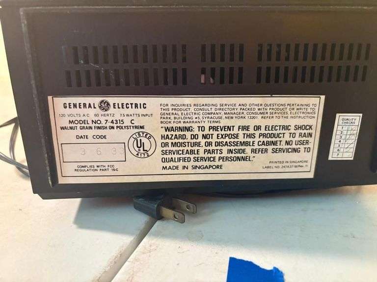 General Electric Flip Clock Radio Model 7-4315 C