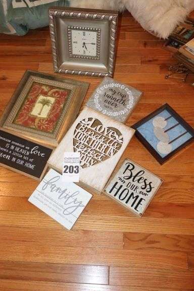 Variety of wall art Décor items & wall clock etc.