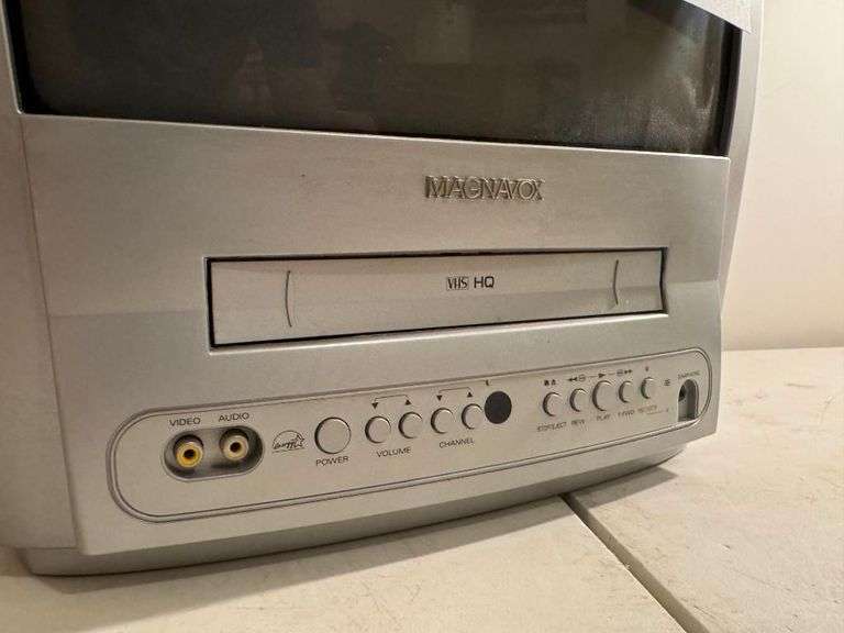 Magnavox MC132EMG/17 Television with VHS Player