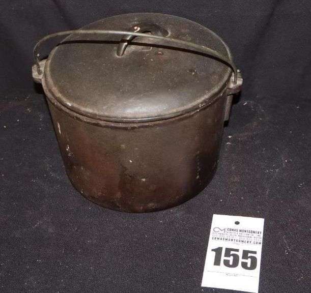 Cast Iron Pot with handle and lid