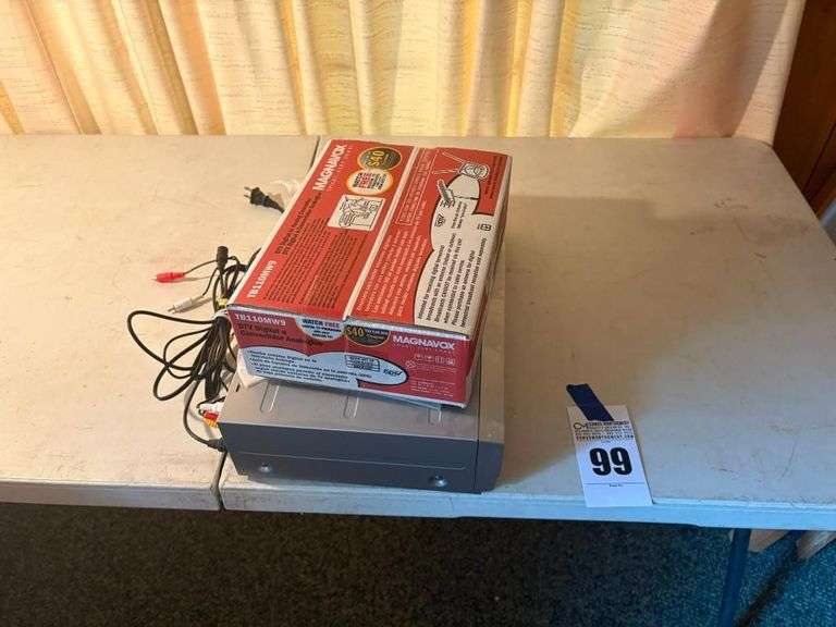 Magnavox Video Cassette Recorder/DVD Recorder Model No. MWR20V6 with TB110MW9 DTV Digital to Analog Converter and Remote