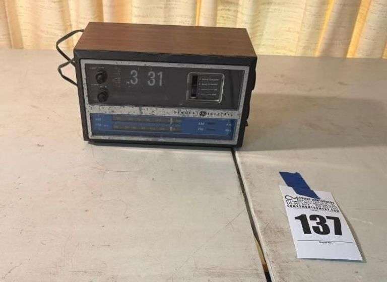 General Electric Flip Clock Radio Model 7-4315 C