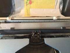 SCM Smith Corona Galaxie Deluxe Typewriter with Case