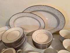 Noritake Ivory China Trudy Dinnerware Set