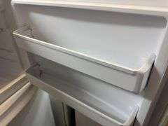 Frigidaire Top Freezer Refrigerator FFTR1425VW