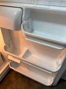 Frigidaire White Top-Freezer Refrigerator