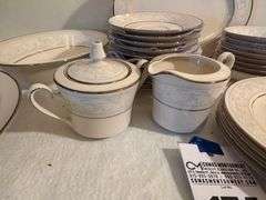 Noritake Ivory China Trudy Dinnerware Set