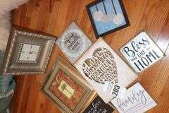 Variety of wall art Décor items & wall clock etc.