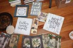 Variety of wall art Décor items: Ceramic, Canvas & wall clock etc.