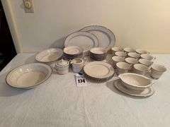 Noritake Ivory China Trudy Dinnerware Set
