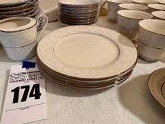 Noritake Ivory China Trudy Dinnerware Set