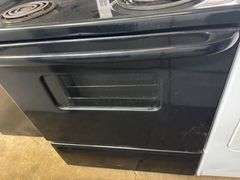 Hotpoint Black Electric Range - Model No. R B526DH2BB