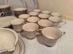 Noritake Ivory China Trudy Dinnerware Set