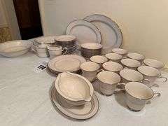 Noritake Ivory China Trudy Dinnerware Set
