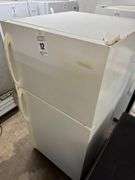 Frigidaire White Top-Freezer Refrigerator