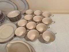 Noritake Ivory China Trudy Dinnerware Set