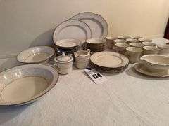Noritake Ivory China Trudy Dinnerware Set