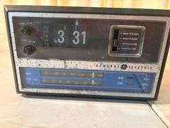 General Electric Flip Clock Radio Model 7-4315 C