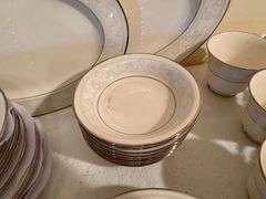 Noritake Ivory China Trudy Dinnerware Set