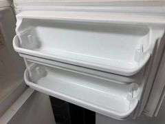 Frigidaire White Top-Freezer Refrigerator